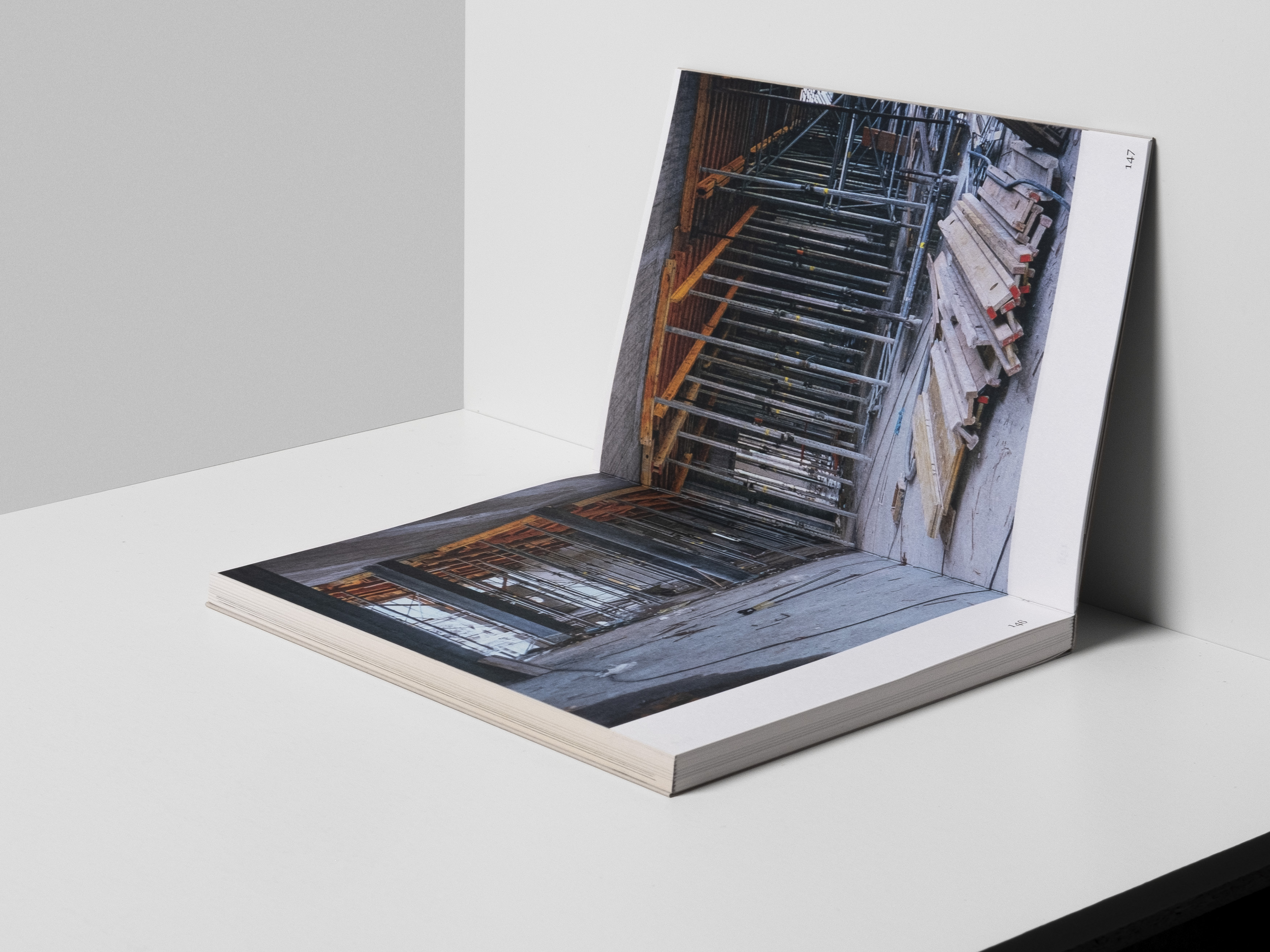 MultiSet: Zur Geschichte des Gewerblich-industriellen Bildungszentrums Zug (Fig.1)